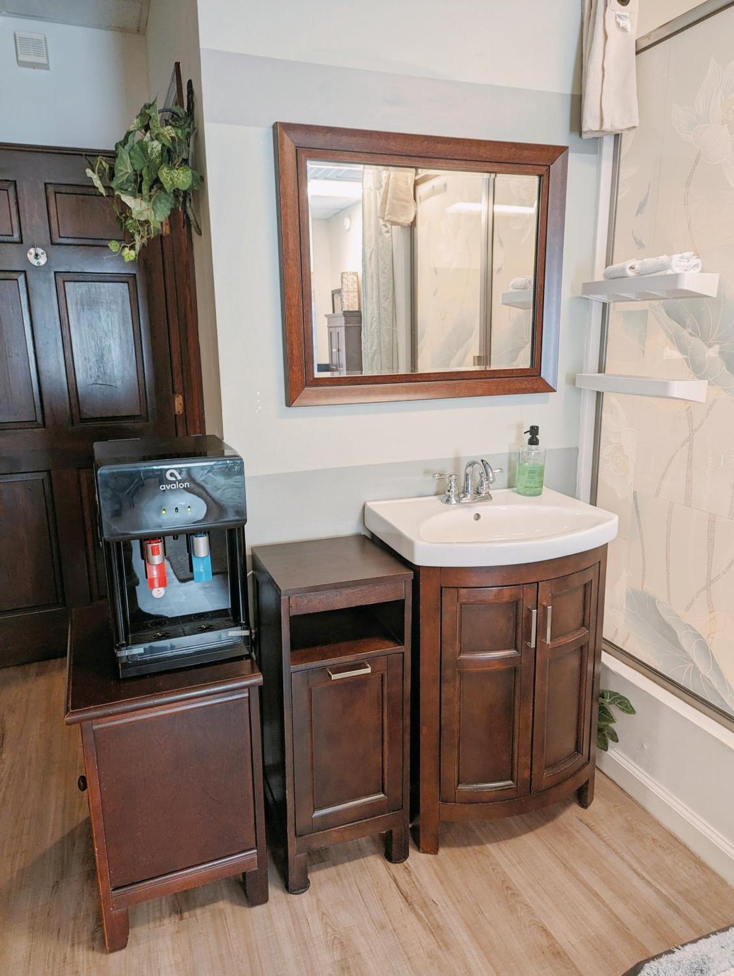 Uptown Area, Cozy King Suite, Quiet And Private, Free Parking, Walk To Restaurants Charlotte Exterior foto