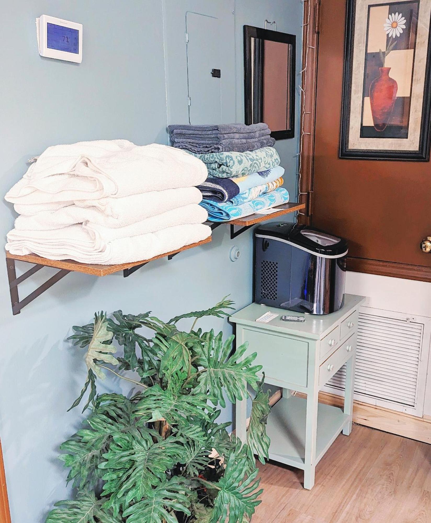 Uptown Area, Cozy King Suite, Quiet And Private, Free Parking, Walk To Restaurants Charlotte Exterior foto