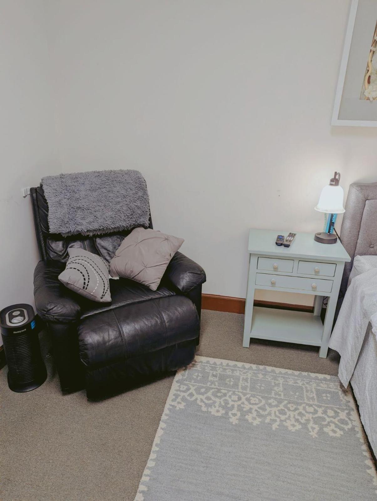Uptown Area, Cozy King Suite, Quiet And Private, Free Parking, Walk To Restaurants Charlotte Exterior foto