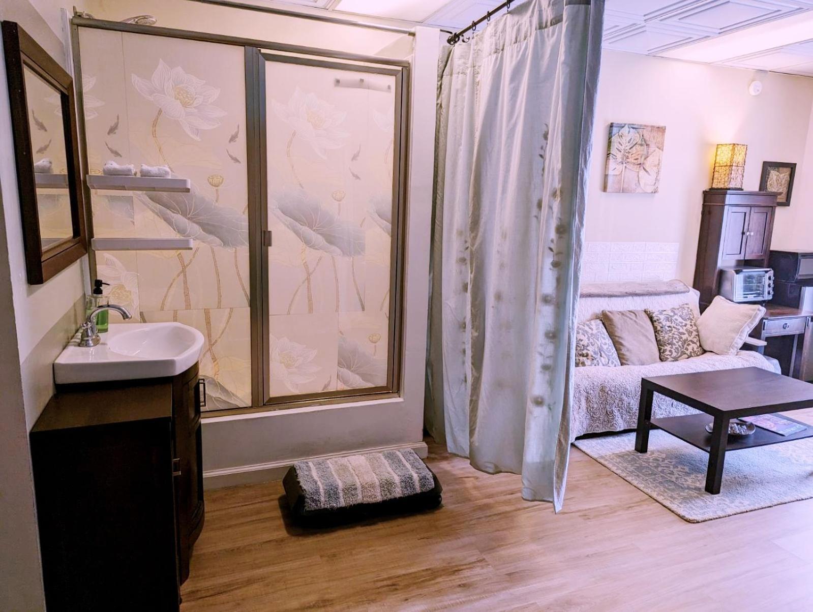 Uptown Area, Cozy King Suite, Quiet And Private, Free Parking, Walk To Restaurants Charlotte Exterior foto